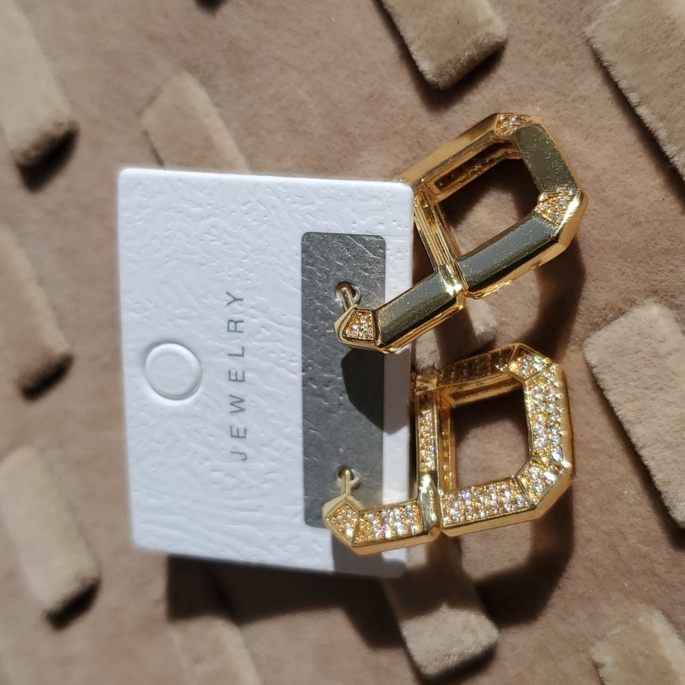 NWT- Women's earrings, gold plated with zirconia hoop earring - Picture 4 of 6